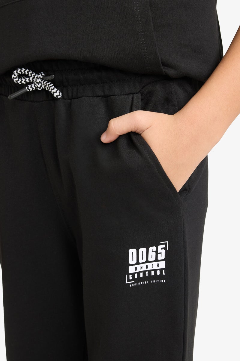 ديفاكتو طقم تيشيرت وسويت شيرت أولادي - 3 قطع - Image 4